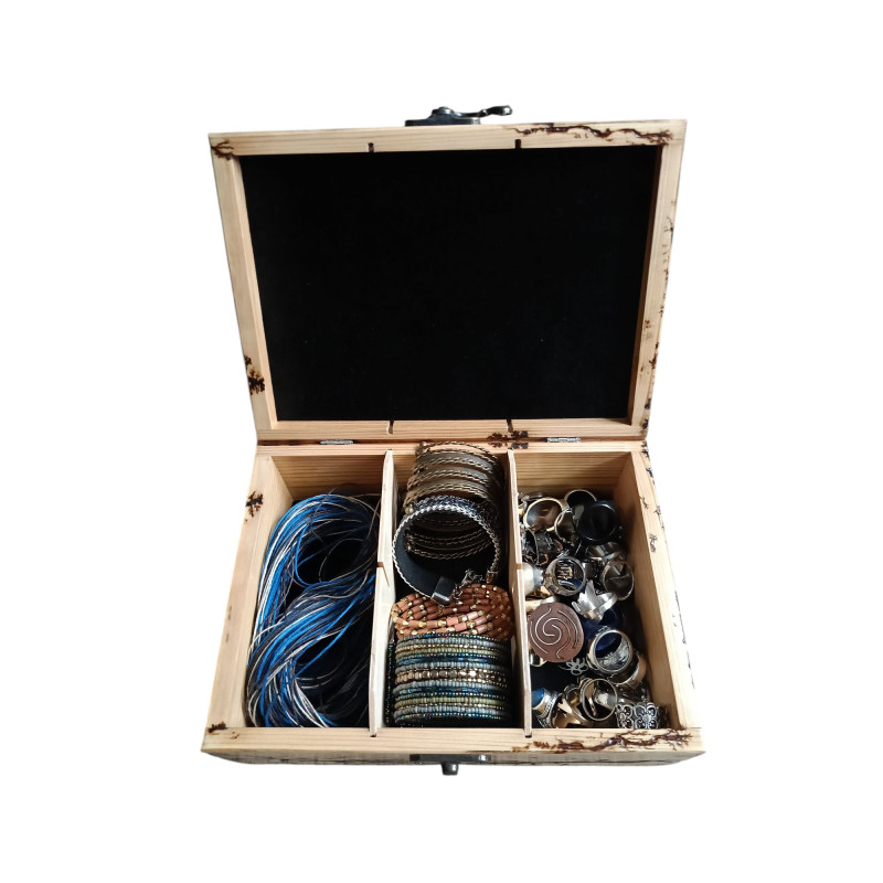 Drewniane pudełko na biżuterię,organizer