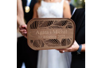 Drewniana skrzynka na koperty.