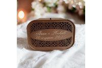 Drewniana skrzynka na koperty.