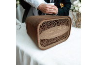 Drewniana skrzynka na koperty.