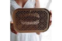 Drewniana skrzynka na koperty.