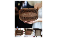 Drewniana skrzynka na koperty.