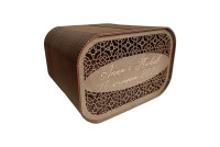 Drewniana skrzynka na koperty.