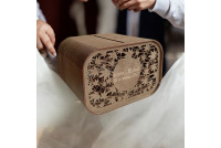 Drewniana skrzynka na koperty.