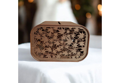 Drewniana skrzynka na koperty.