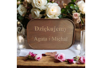 Drewniana skrzynka na koperty.