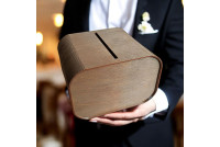 Drewniana skrzynka na koperty.