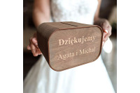 Drewniana skrzynka na koperty.