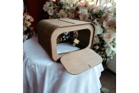 Drewniana skrzynka na koperty.