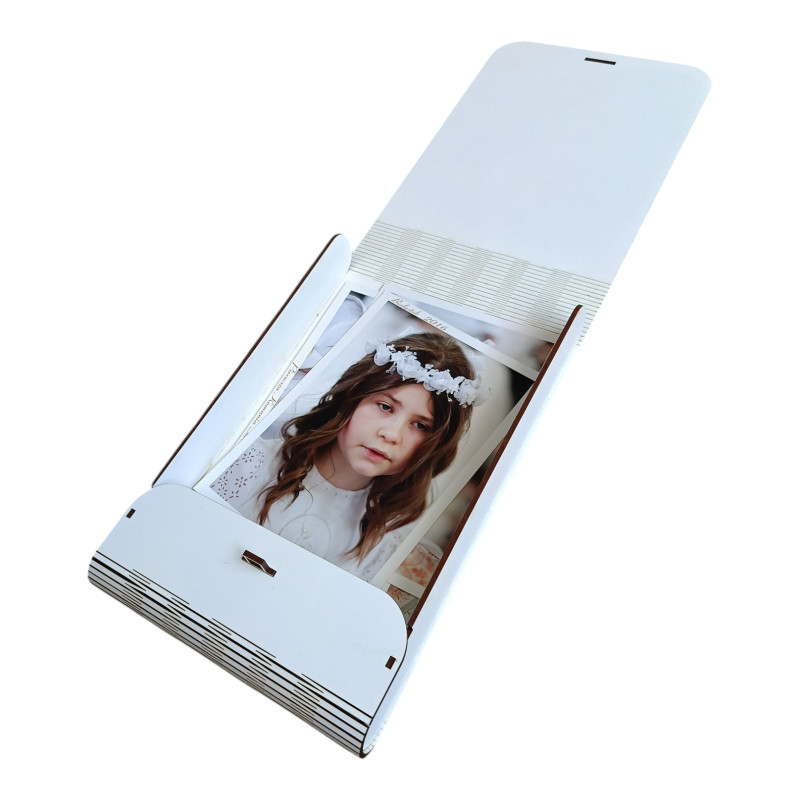 Drewniane pudełko na zdjęcia z okazji Pierwszej Komunii Świętej w kolorze białym na zdjęcia  15×23 cm