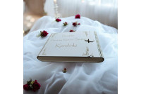 Drewniane pudełko na zdjęcia z okazji Pierwszej Komunii Świętej w kolorze białym na zdjęcia  15×23 cm