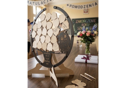 Personalizowana Księga Pamiątkowa 3D na Zakończenie Roku „Drzewo Wdzięczności” – 20 tarcz