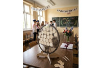 Personalizowana Księga Pamiątkowa 3D na Zakończenie Roku „Drzewo Wdzięczności” – 20 tarcz